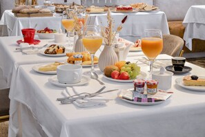 Se sirven desayunos, almuerzos y cenas