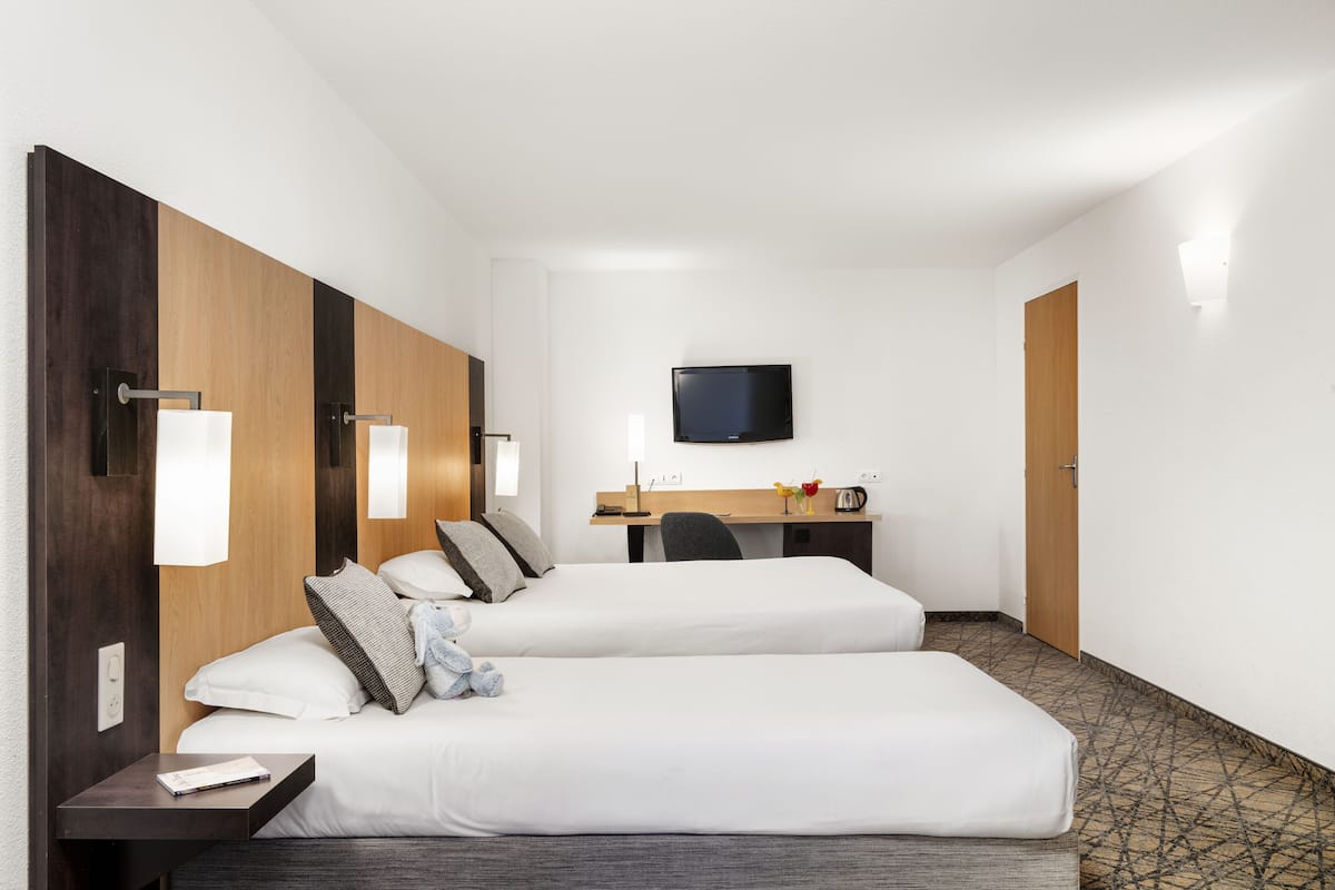 basic triple room, mobility accessible | in-room safe, desk, soundproofing, free cots/infant beds