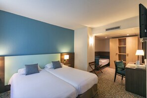 Decoración personalizada, muebles diferentes y escritorio 