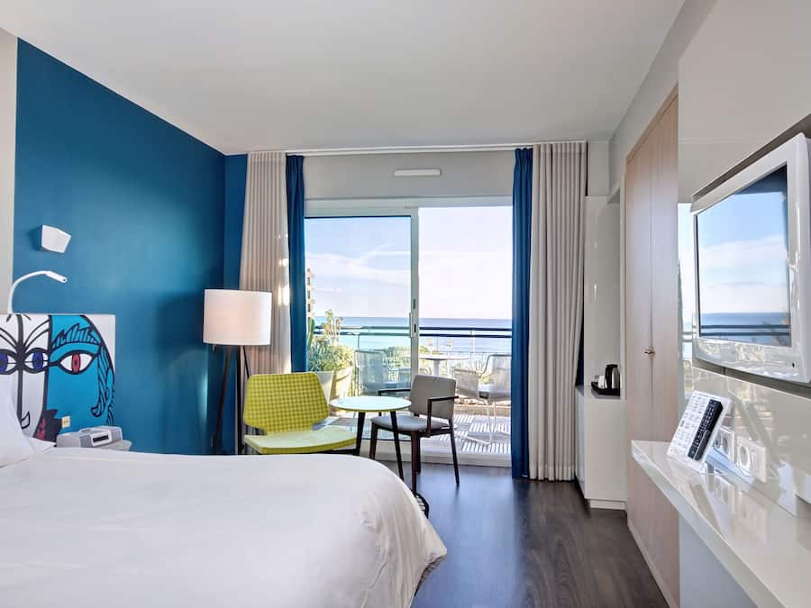 Premium tweepersoonskamer, balkon, uitzicht op zee | Hypoallergeen beddengoed, een gratis minibar, een kluis op de kamer