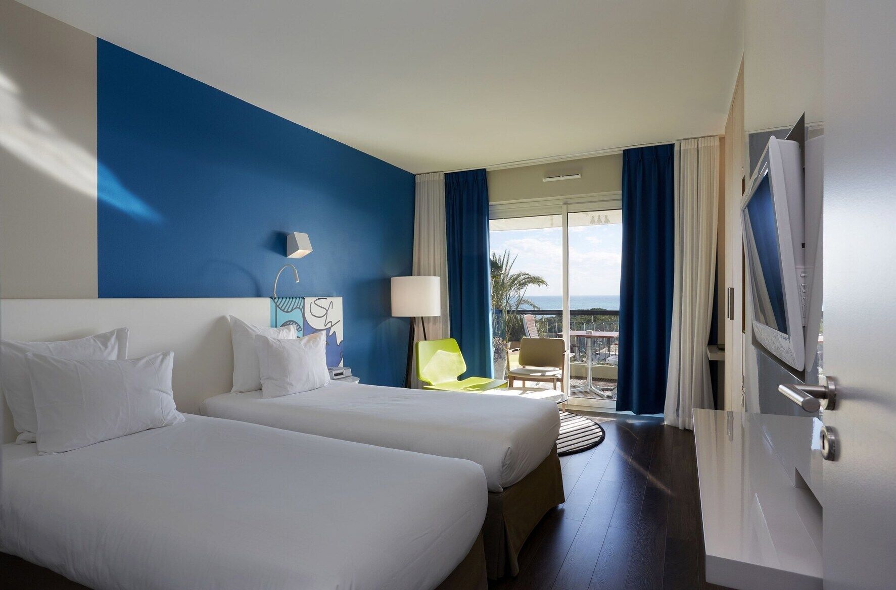 Hypo-allergenic bedding, free minibar, in-room safe, desk