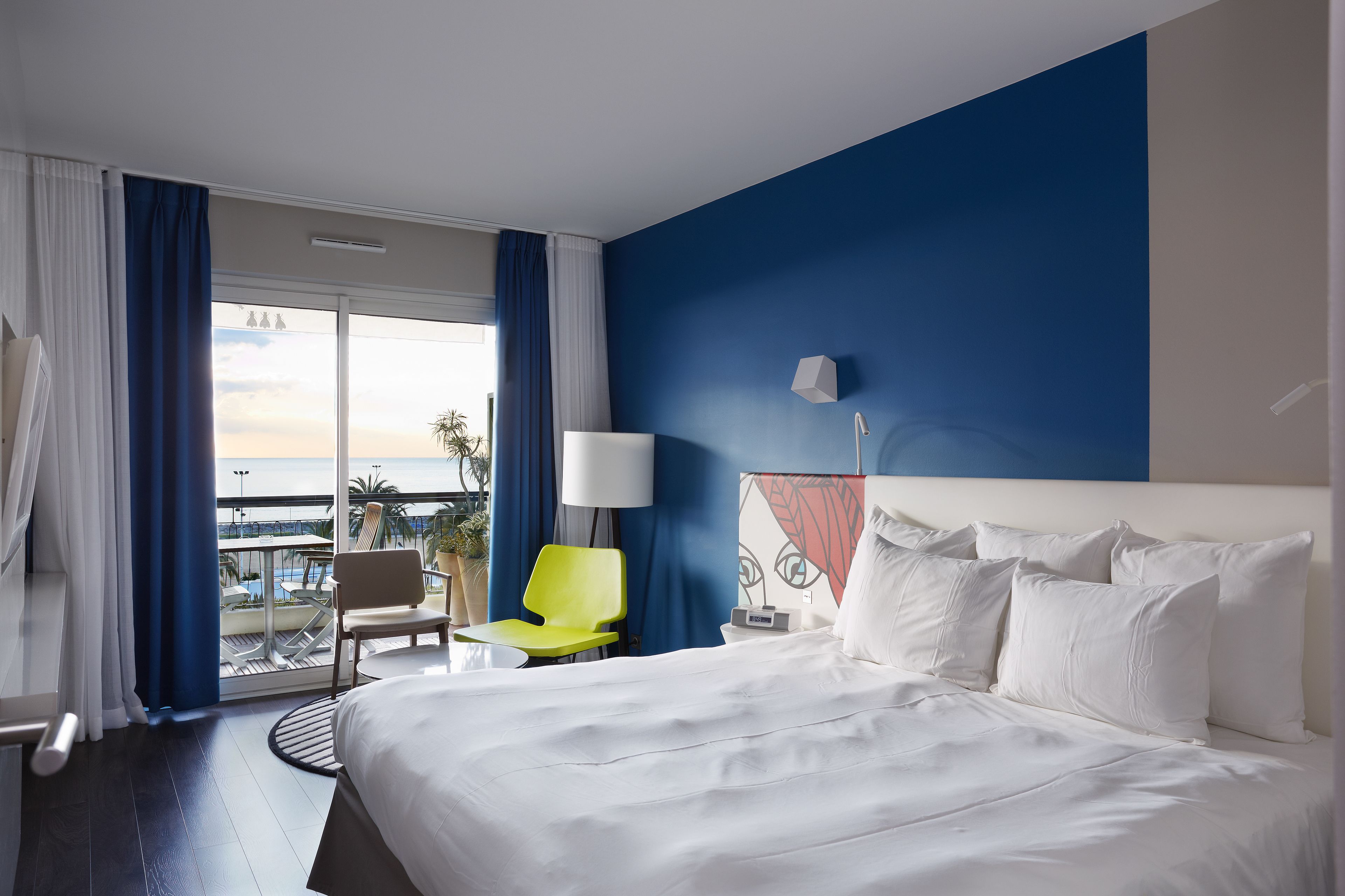 hypo-allergenic bedding, free minibar, in-room safe, desk