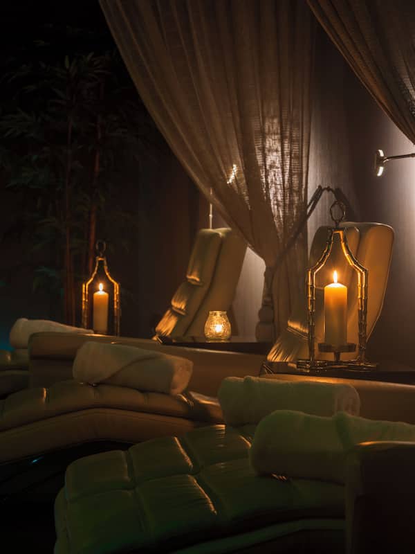 Couples treatment rooms, body treatments, hot stone massages
