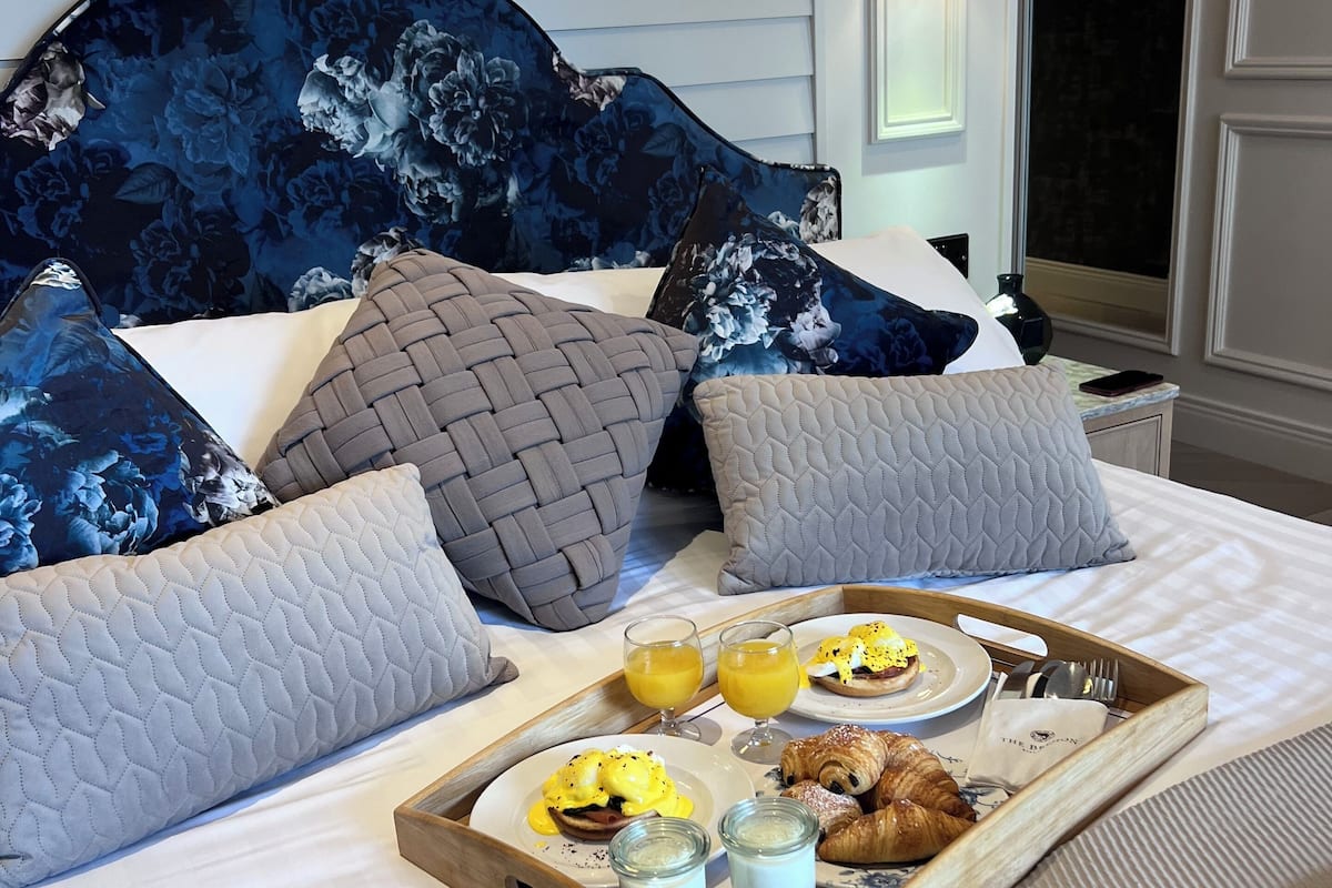 breakfast (eur 15 per person)