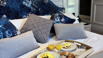 Breakfast (EUR 15 per person)