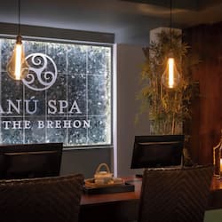 Couples treatment rooms, body treatments, hot stone massages