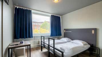 Twin Room | Desk, free WiFi, bed sheets