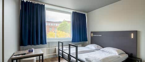 مكتب وواي فاي مجانًا وملاءات أسرّة