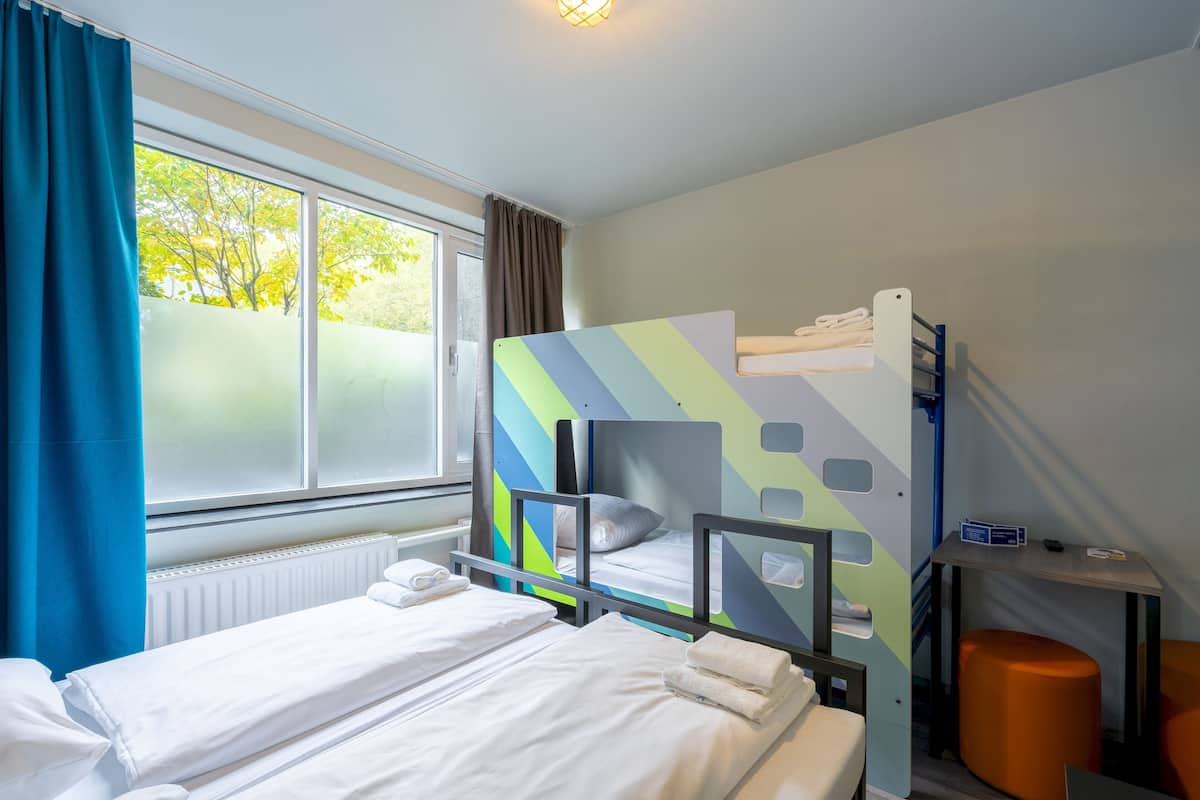 Schreibtisch, kostenloses WLAN, Bettwäsche
