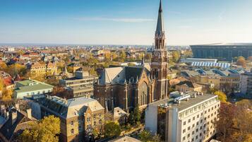 In-room safe, blackout drapes, free WiFi