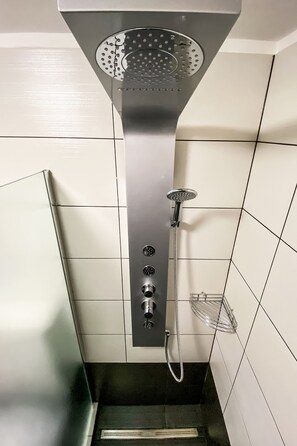 Comfort Double Room | Bathroom shower - Dominik Panzio (Budapest)