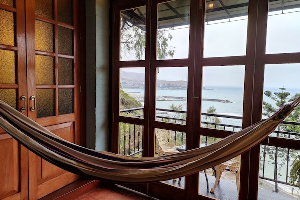 Apartamento Deluxe (SIRENA) | Zona de estar | Una televisión de pantalla plana