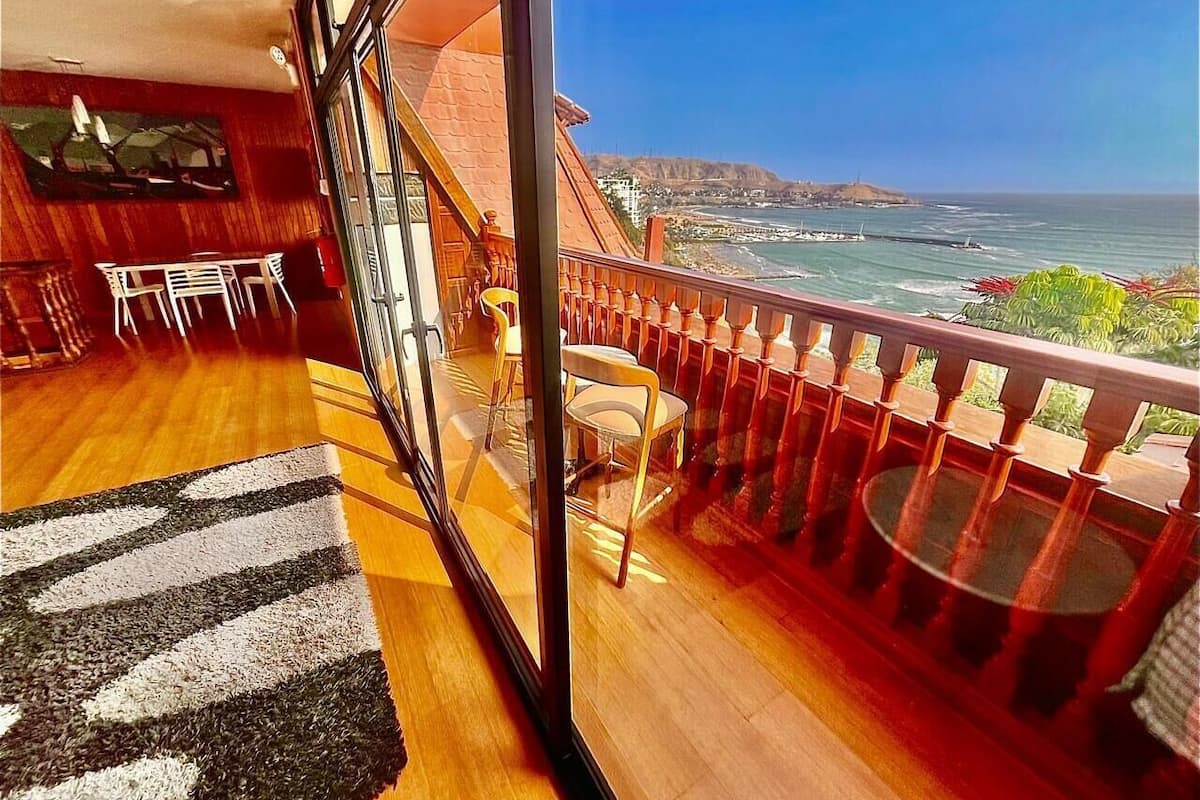 Estudi en suite Deluxe (Room N-7) | Llençols de cotó egipci, roba de llit d'alta qualitat i cobrellits 