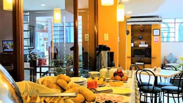 Se sirven desayunos