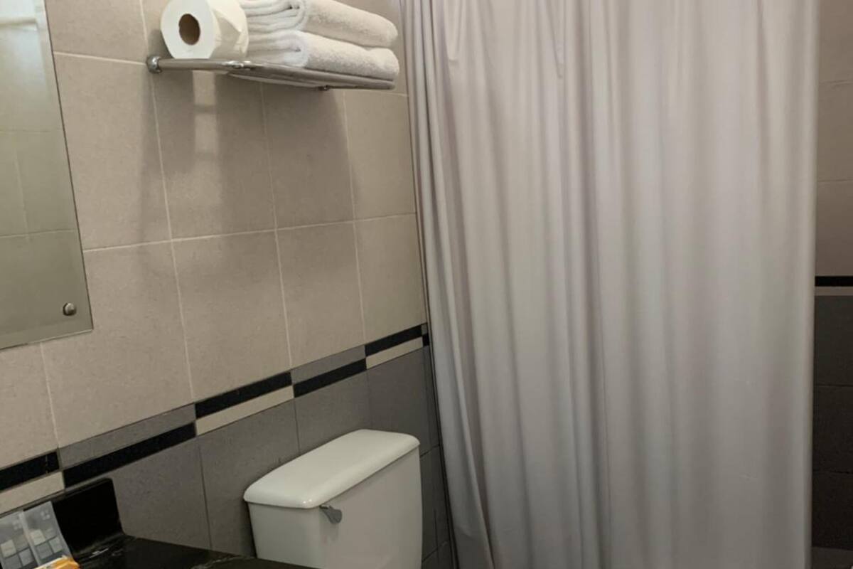 shower, free toiletries, towels