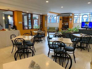 Breakfast served - Hotel Acosta (Iquitos)