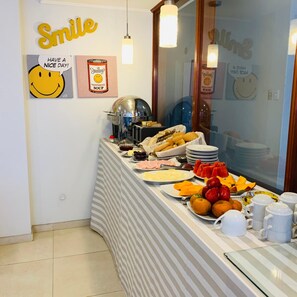 Free daily continental breakfast - Hotel Acosta (Iquitos)