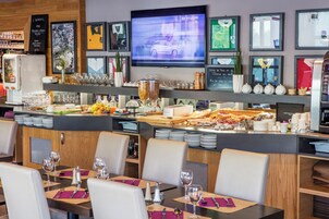 Desayuno buffet todos los días (con cargo)