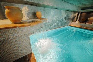 Een sauna, een stoombad, hotstone-massages, sportmassages