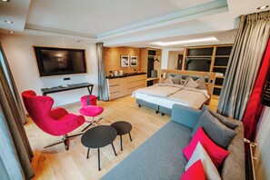 Ropa de cama hipoalergénica, cubrecamas y minibar 