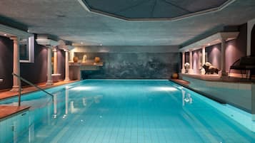 Sauna seca, sauna a vapor, massagens com pedras quentes