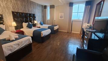 Hypo-allergenic bedding, in-room safe, desk, blackout curtains