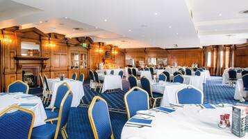 Desayuno buffet todos los días (GBP 14.0 por persona)