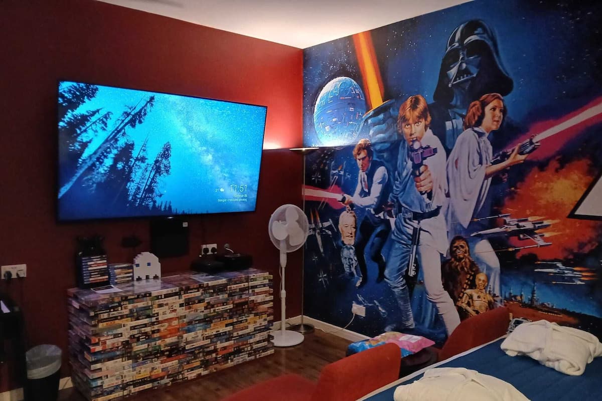 Cinema Room | Hypo-allergenic bedding, in-room safe, desk, blackout curtains