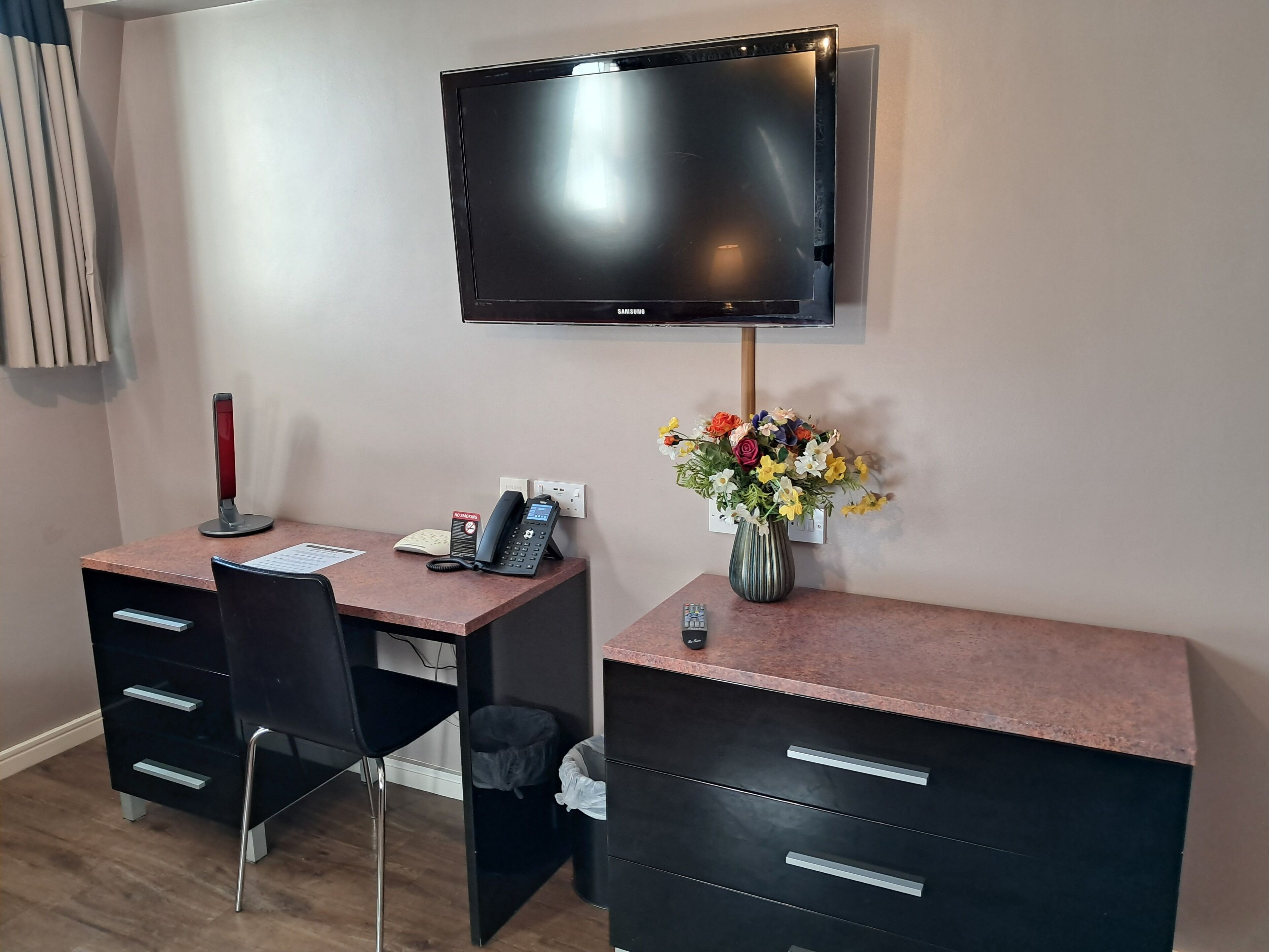 standard double room | 1 bedroom, hypo-allergenic bedding, in-room safe, desk