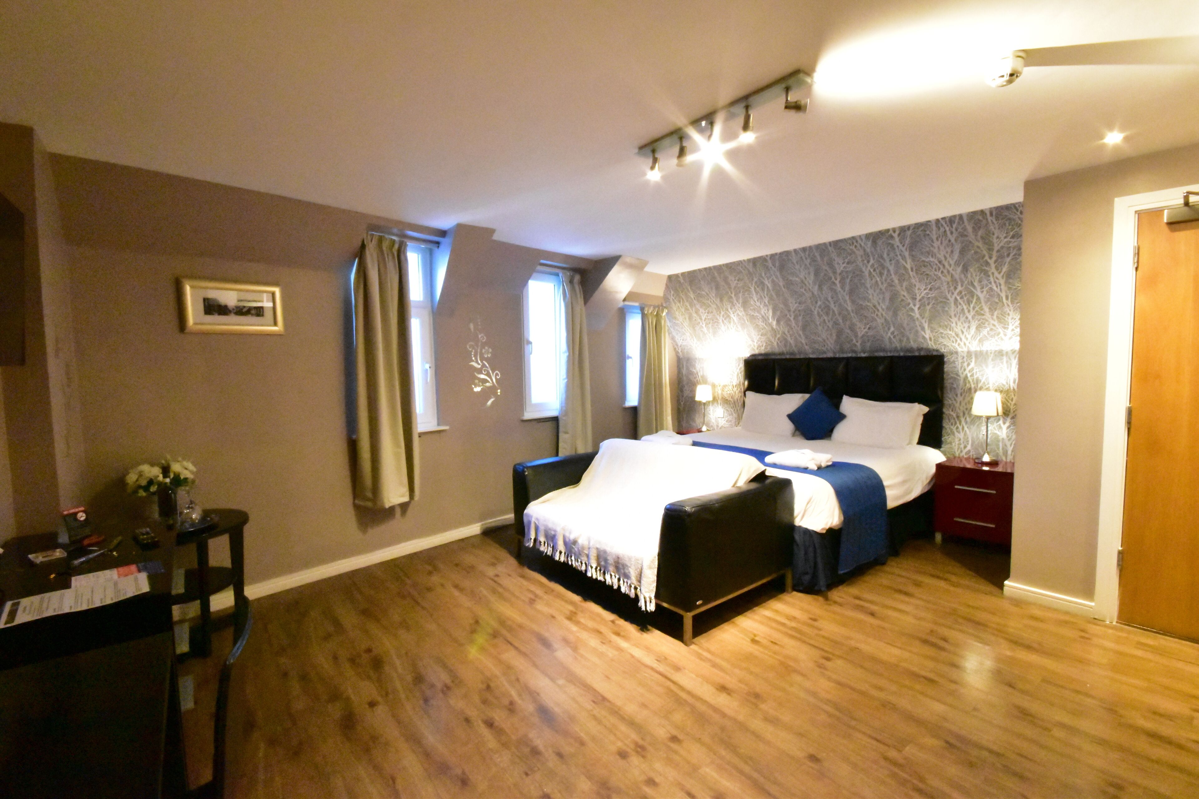 superior double room | 1 bedroom, hypo-allergenic bedding, in-room safe, desk