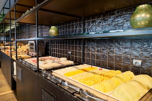 Café da manhã com buffet todos os dias mediante uma taxa