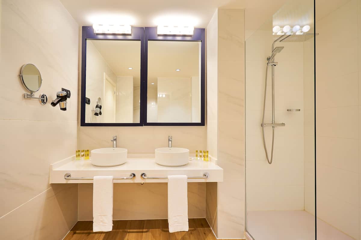 Ducha y bañera combinadas y artículos de higiene personal de diseño