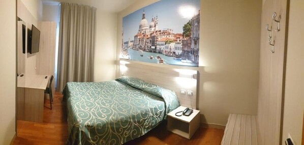 Superior Double Room | In-room safe, desk, laptop workspace, blackout drapes - Hotel Altieri (Mestre)
