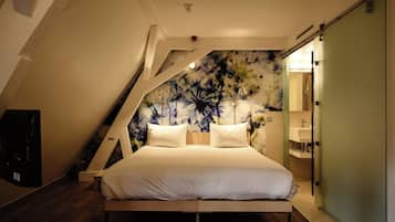 Superior | Premium bedding, memory foam beds, in-room safe, individually decorated