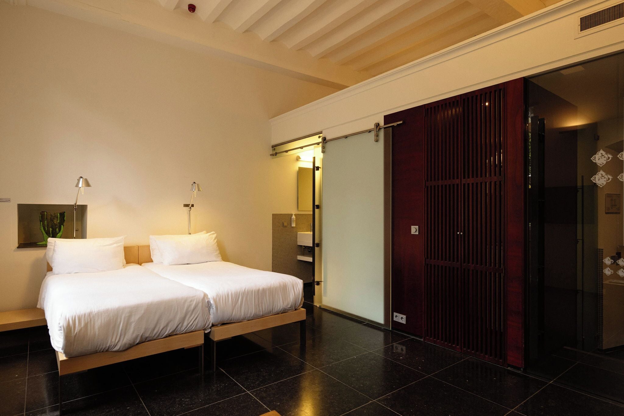 deluxe | 1 bedroom, premium bedding, memory-foam beds, in-room safe