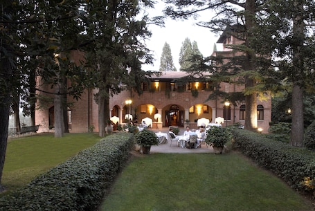 Property grounds. Villa Pambuffetti