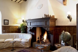 Lobby sitting area - Villa Pambuffetti (Montefalco)