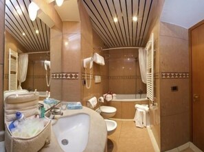 Bathroom - Dei Priori Boutique Hotel (Assisi)