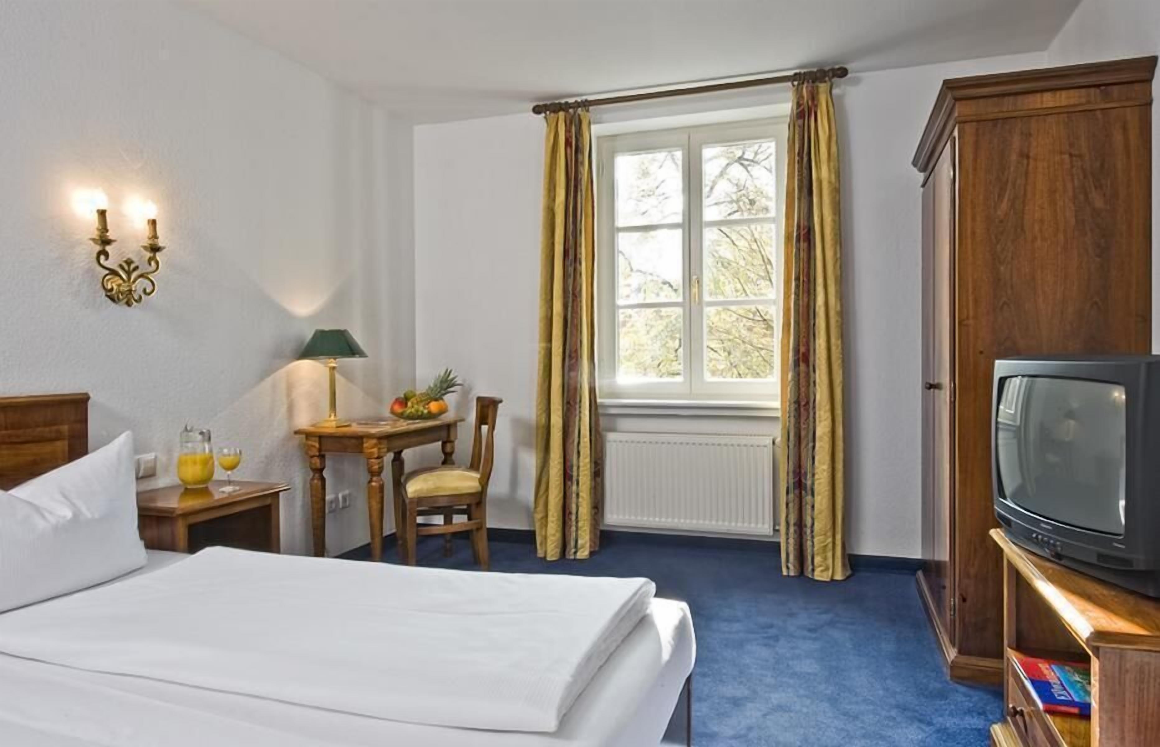 1 bedroom, in-room safe, desk, soundproofing