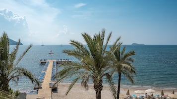 Private beach, sun-loungers, beach umbrellas, beach towels