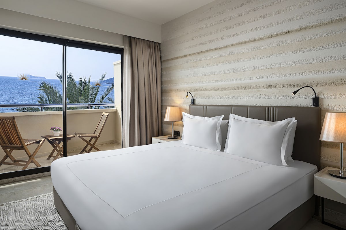 Standard Room, Sea View | Free minibar, in-room safe, free WiFi