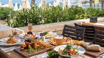 4 restoran, melayani sarapan, makan siang; sajian masakan internasional