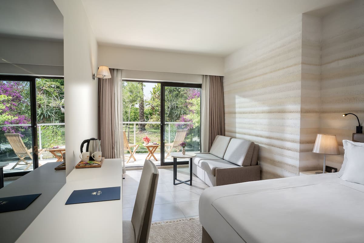 Free minibar, in-room safe, free WiFi