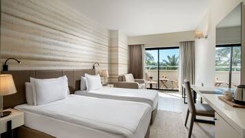 Quarto standard, vista para o mar | Frigobar (abastecido com itens grátis), cofres nos quartos