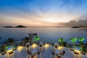 3 bares, bar junto a la piscina, bar en la playa