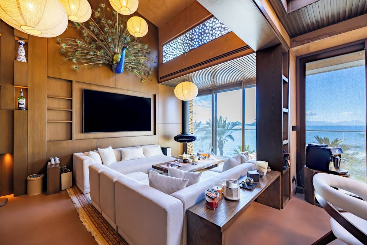 Televisión LCD 32 pulgadas con canales de televisión vía satélite