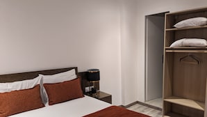Kamar Double Comfort | Seprai premium, meja kerja, kedap suara, dan Wi-Fi gratis