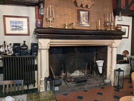 Daily buffet breakfast (EUR 9.50 per person)