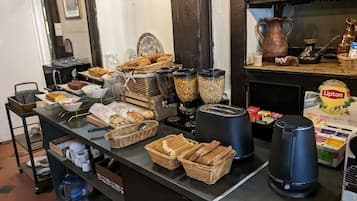 Daily buffet breakfast for a fee