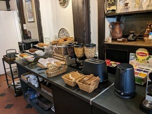 Desayuno buffet todos los días (con cargo) 